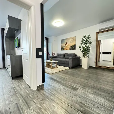 Luxury Glam Adress With Parking Bükreş