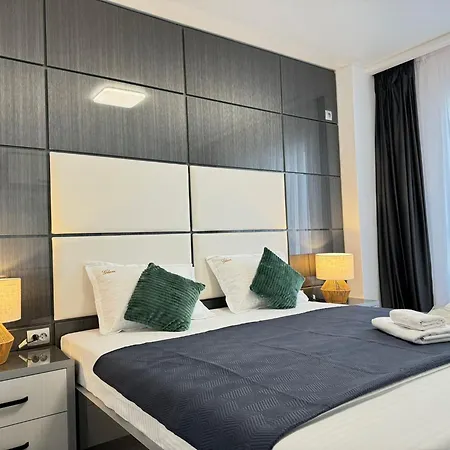 Luxury Glam Adress With Parking Апартаменты *